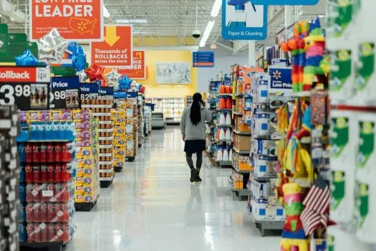 Defining product groups from the customer's point of view is essential. This also becomes clear in the aisles of a supermarket.