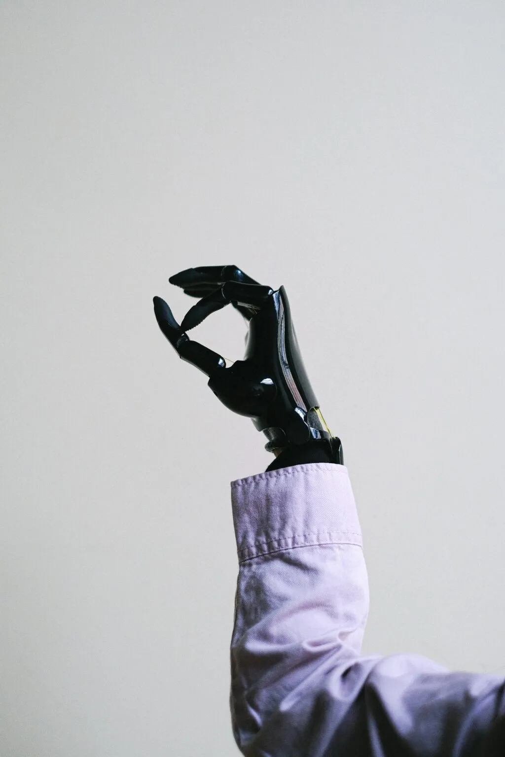 Pricing medical prostheses. Roll & Pastuch helps you exploit pricing and sales potential.