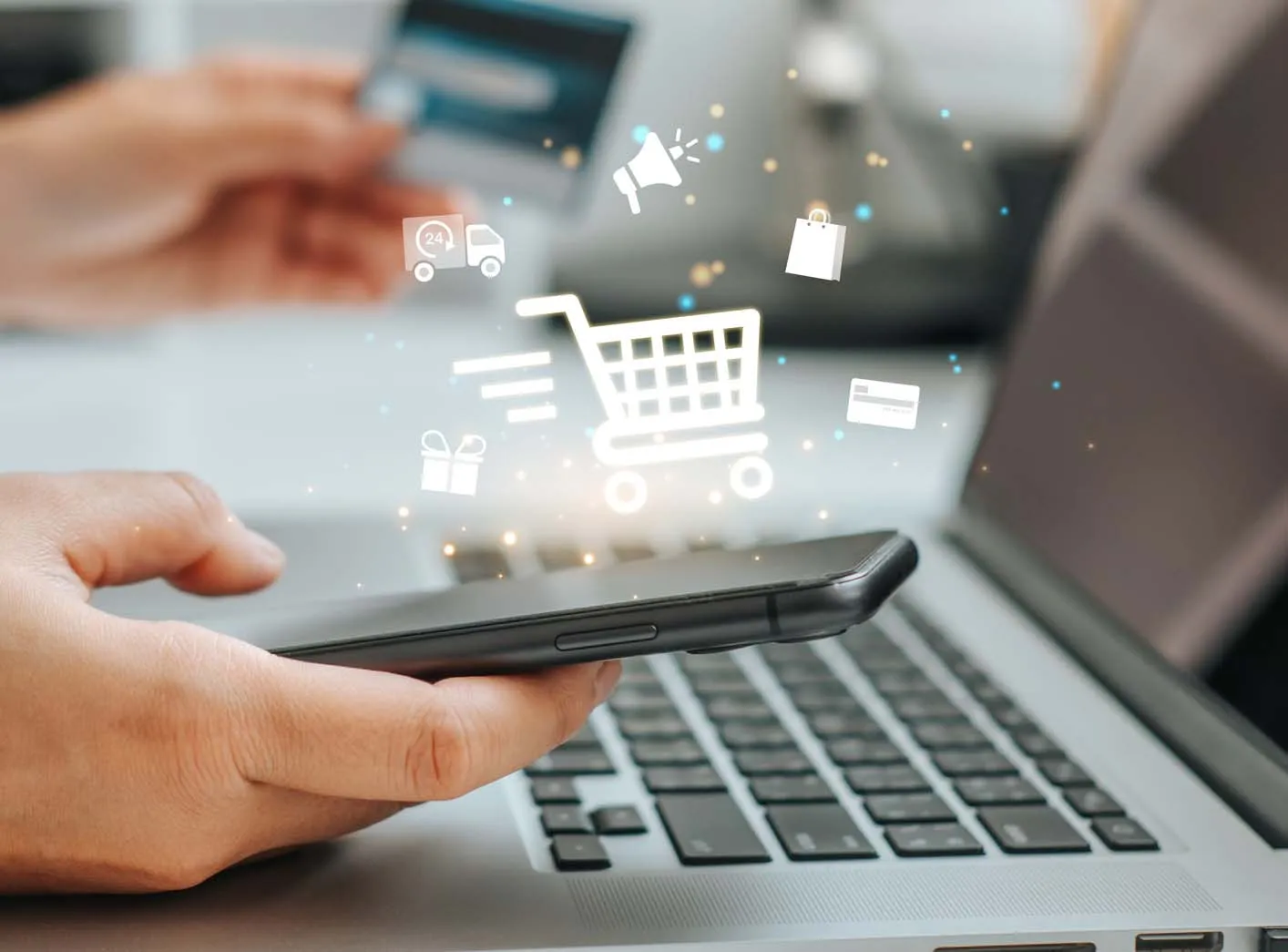 Konsumverhalten dargestellt durch online shopping über das Smartphone oder den Laptop